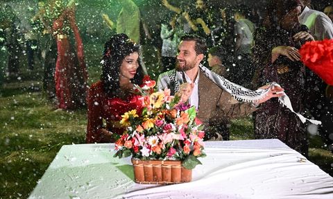 Panamalı Gelin Van'da Yöresel Geleneğiyle Evlendi