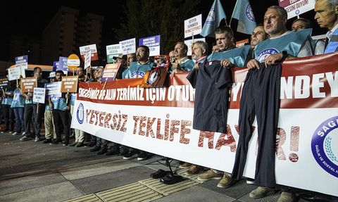 Sağlık-Sen Üyeleri 112 Dakikalık Oturma Eylemi Düzenledi