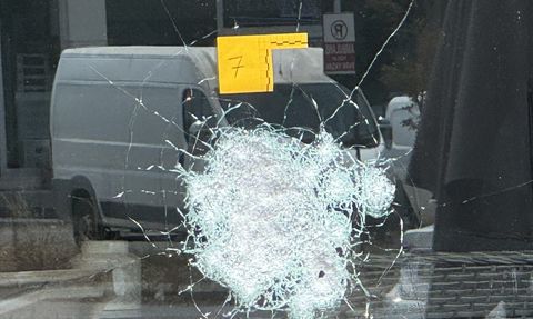 Sakarya'da Bahçe Mobilyaları Satan İş Yeri Kurşunlandı