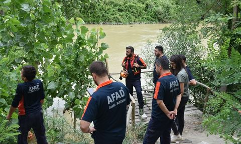 Sakarya Nehri'nde Kayıp Genç İçin Arama Çalışmaları Devam Ediyor