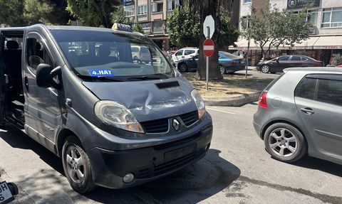Samsun'da Kamyon ve Dolmuş Çarpıştı: 4 Yaralı