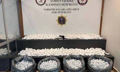 Samsun'da Sentetik Ecza Hapı Operasyonu: 171 Bin 824 Hap Ele Geçirildi