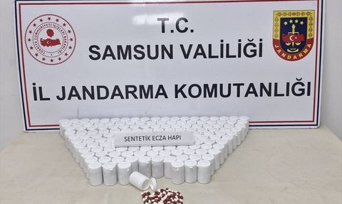 Samsun'da Uyuşturucu Operasyonu: 9 Bin 31 Sentetik Ecza Hapı Ele Geçirildi