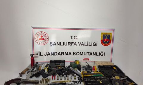 Şanlıurfa'da Silah Kaçakçılığı Operasyonu: İki Şüpheli Gözaltında