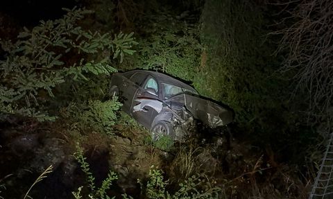 Sarıyer'de Trafik Kazası: İki Araç Ormanlık Alana Düştü