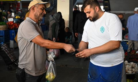 Semt Pazarlarında Kredi Kartıyla Alışveriş Dönemi Başlıyor