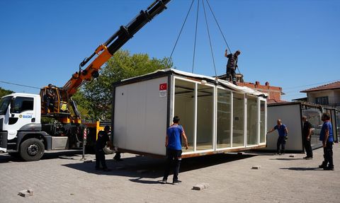 Sındırgı'da Depremzedeler İçin Konteyner Çarşı Kuruluyor