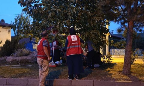 Sındırgı'da Depremzedelere Yardım Eli