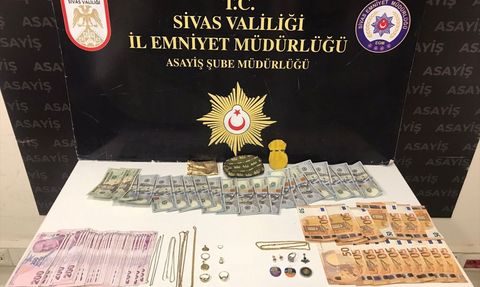 Sivas'ta Dolandırıcılık Operasyonunda İki Zanlı Tutuklandı