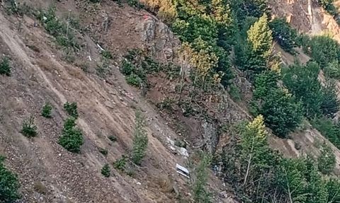 Sivas'ta Fındık İşçilerini Taşıyan Minibüs Uçurumdan Aşağı Düştü