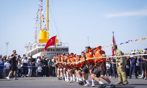 TEKNOFEST Mavi Vatan'da Halat Çekme Yarışması Düzenlendi