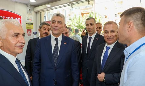 Ticaret Bakanı Ömer Bolat, Siirt'te STK ve İş İnsanlarıyla Toplantı Düzenledi