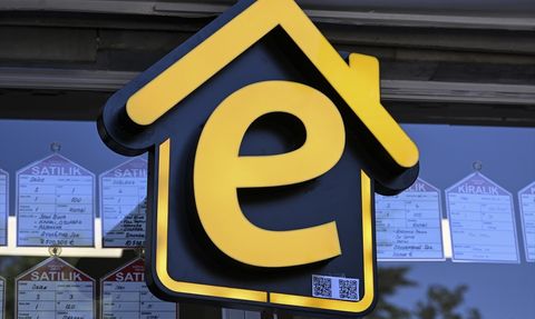 Türkiye'de Emlak Ofislerine 'E' Tabelası Uygulaması Başladı