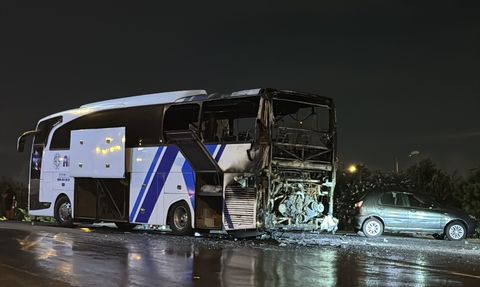 Ümraniye'de Yolcu Otobüsünde Yangın Çıktı
