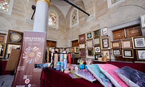 Üsküdar'da Sanat Dolu Bir Avlu: 1001 Eserle Klasik Sanatlar Sergisi