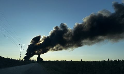 Adana'daki Geri Dönüşüm Fabrikasında Yangın Çıktı