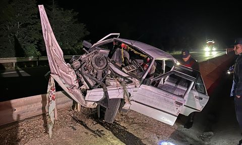 Afyonkarahisar'da Refüje Çarpan Araçta 7 Kişi Yaralandı