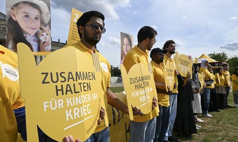 Almanya'da Federal Meclis Önünde Çocuklara Destek Etkinliği