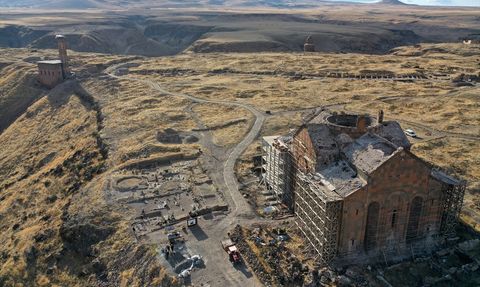 Ani'deki Selçuklu Kümbet Kalıntısının Bulunması