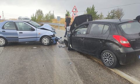 Ankara'da Trafik Kazası: 6 Yaralı