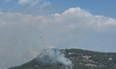 Antalya'da Orman Yangınına Müdahale Devam Ediyor