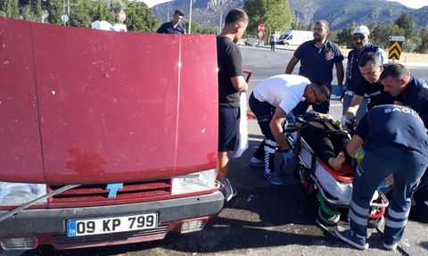 Antalya'da Trafik Kazası: 3 Yaralı