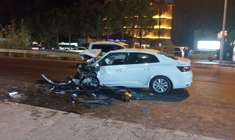 Antalya'da Trafik Kazası: İki Kişi Hayatını Kaybetti