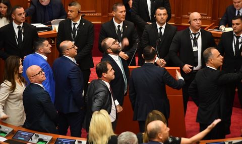 Arnavutluk'ta Yeni Hükümet Kuruldu