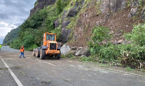 Artvin'de Heyelan Ulaşımı Aksattı