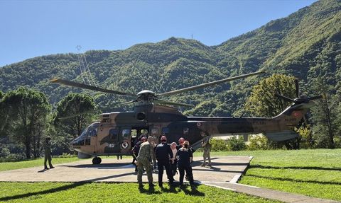 Artvin'de Sel ve Heyelan: Turistler Helikopterle Tahliye Edildi