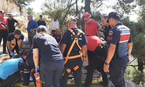 Aydın'da Uçurumdan Düşen Arıcı Kurtarıldı