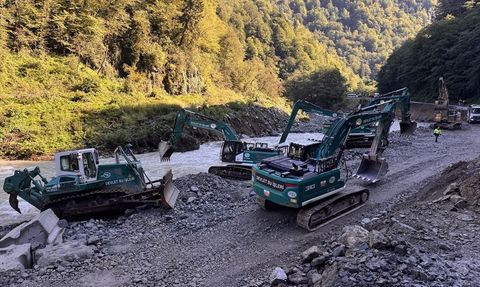 Bakanlar Uraloğlu ve Bak'tan Çamlıhemşin-Ayder Yaylası Yoluna İnceleme