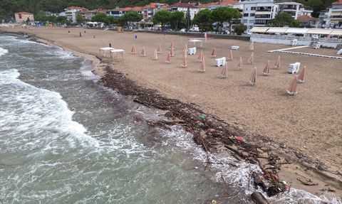 Bartın'da Irmak Atıkları İnkumu Sahilini Kirlilikle Doldurdu