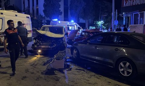 Burdur'da Üç Araçla Kaza: 1 Ölü, 4 Yaralı