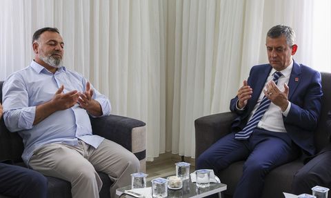 CHP Genel Başkanı Özel, Şehit Sefer Alan'ın Ailesini Ziyaret Etti