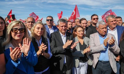 CHP Genel Başkanı Özgür Özel, Adana'dan Silivri'ye Yürüyen Gençlerle Bir Araya Geldi