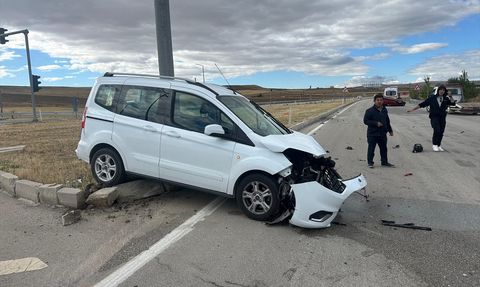 Çorum'da Trafik Kazası: 3 Yaralı