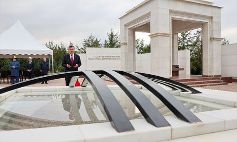 Cumhurbaşkanı Yardımcısı Yılmaz, Kırgızistan'daki Ata Beyit Kompleksi'ni Ziyaret Etti