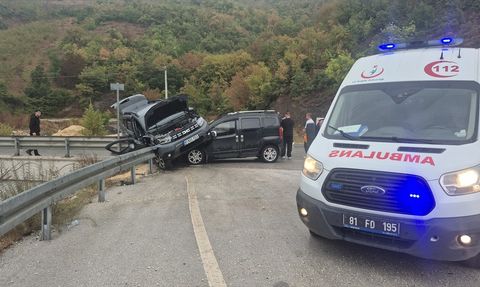 Düzce'de Trafik Kazası: 3 Yaralı