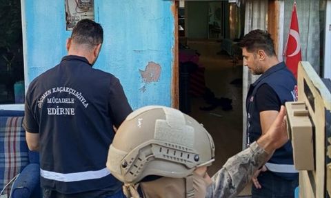 Edirne'de Göçmen Kaçakçısı Operasyonda Yakalandı