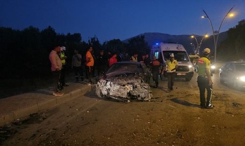 Erzincan'da Trafik Kazası: 3 Yaralı