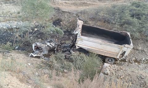 Erzurum'da Kamyon Devrildi: Sürücü Ağır Yaralandı