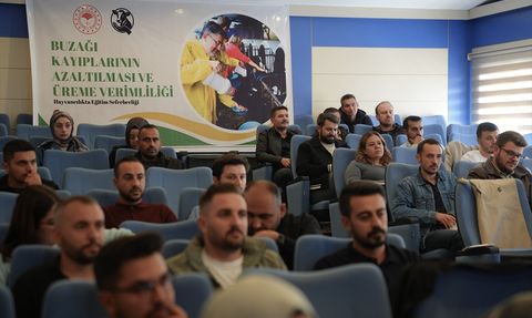 Erzurum'da Veteriner Hekimlere Buzağı Sağlığı Eğitimi