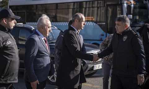 Erzurum Polisi Öğrencilerin Güvenliği İçin Okul Çevresinde Nöbette