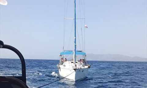 Fethiye Açıklarında Sürüklenen Tekne Kurtarıldı