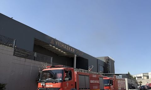 Gaziantep'teki Fabrika Yangını: 2 İşçi Dumandan Etkilendi