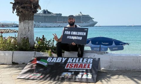 Gazze Saldırılarına Dikkat Çeken Tek Kişilik Eylem