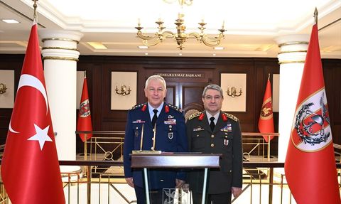Genelkurmay Başkanı Bayraktaroğlu, Kuvvet Komutanlarıyla Bir Araya Geldi