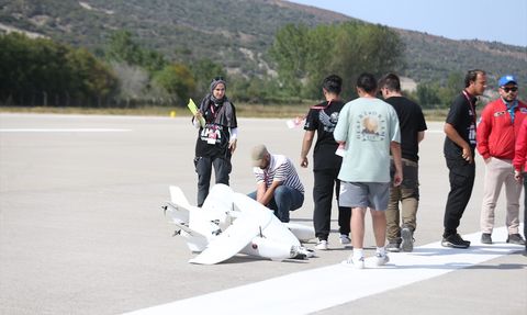 Gökçeada'da Gençlerle Buluşan Selçuk Bayraktar, Türkiye’nin Geleceğini Vurguladı