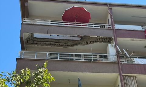 Güngören'de Balkon Çökmesi: Bina Tahliye Edildi